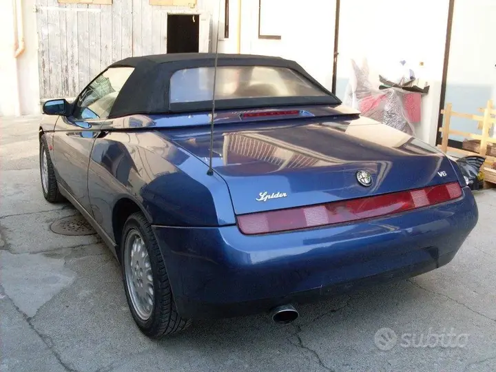 Alfa Romeo Spider 1995 photo 3