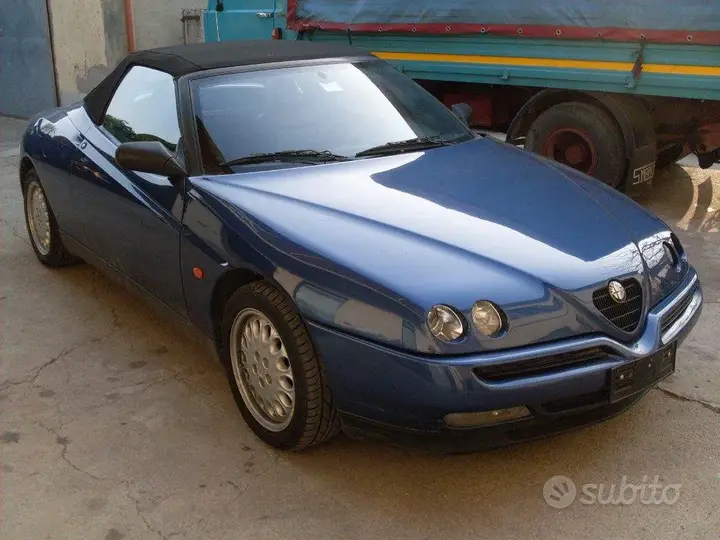 Alfa Romeo Spider 1995 photo 4