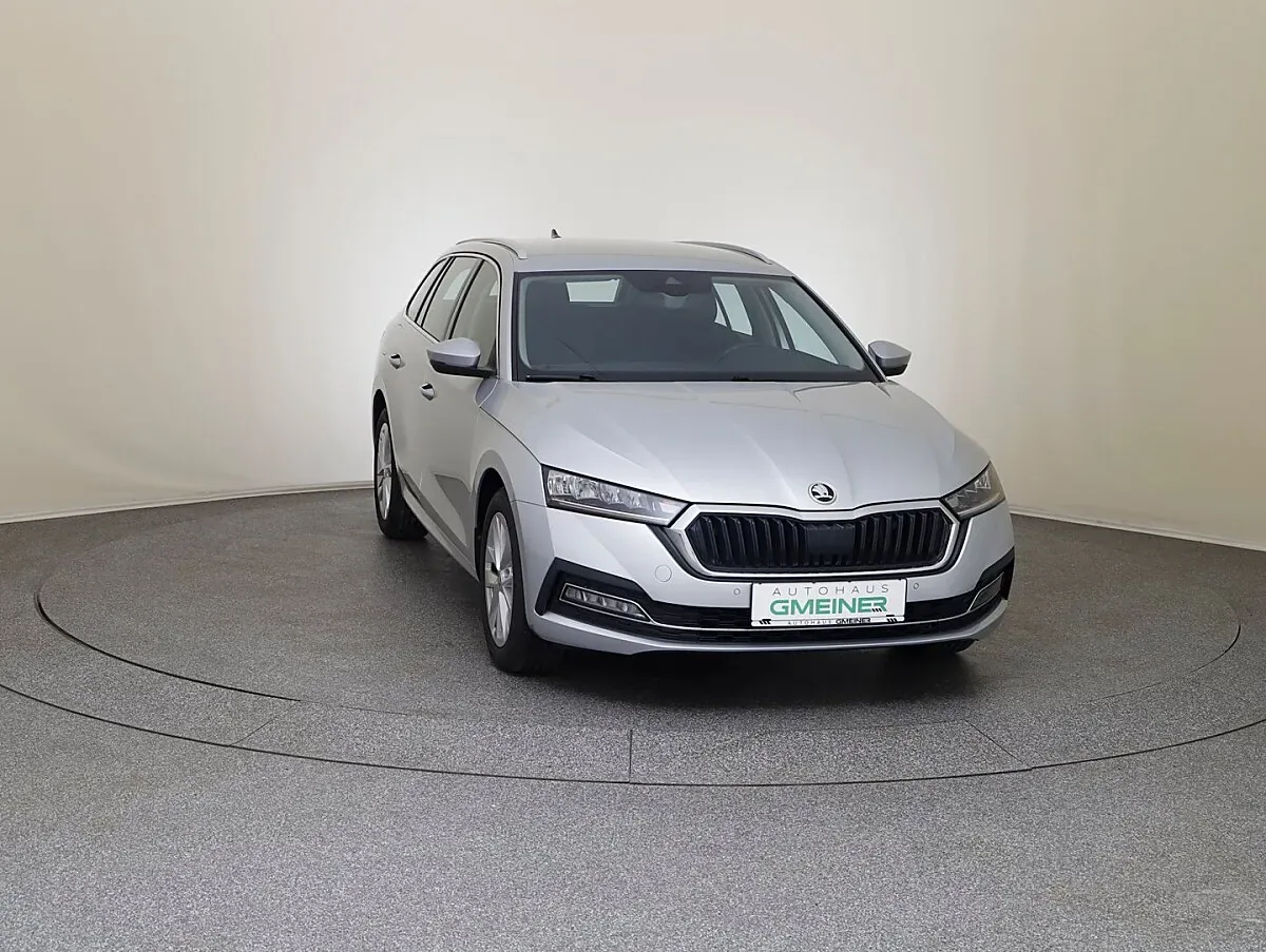 Skoda Octavia 2024 photo 2