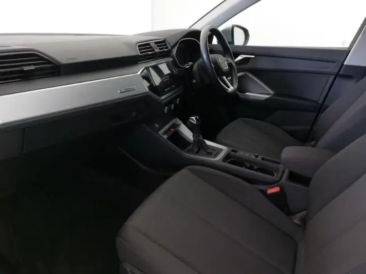 Audi Q3 2023 photo 5