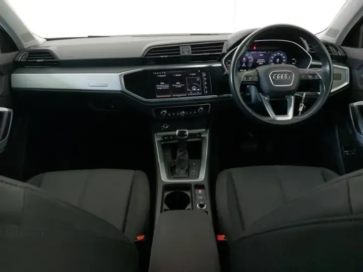 Audi Q3 2023 photo 3