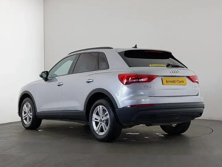 Audi Q3 2023 photo 2