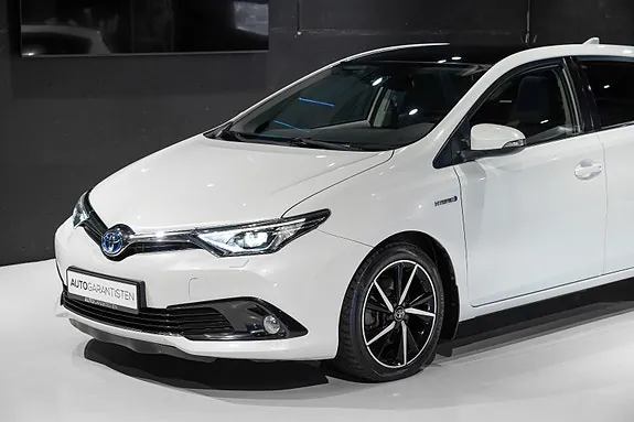 Toyota Auris 2017 photo 2