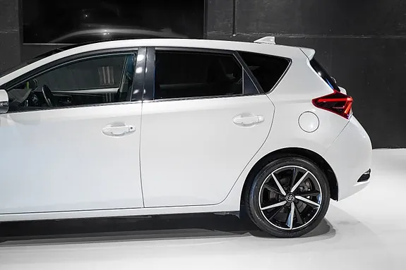 Toyota Auris 2017 photo 5