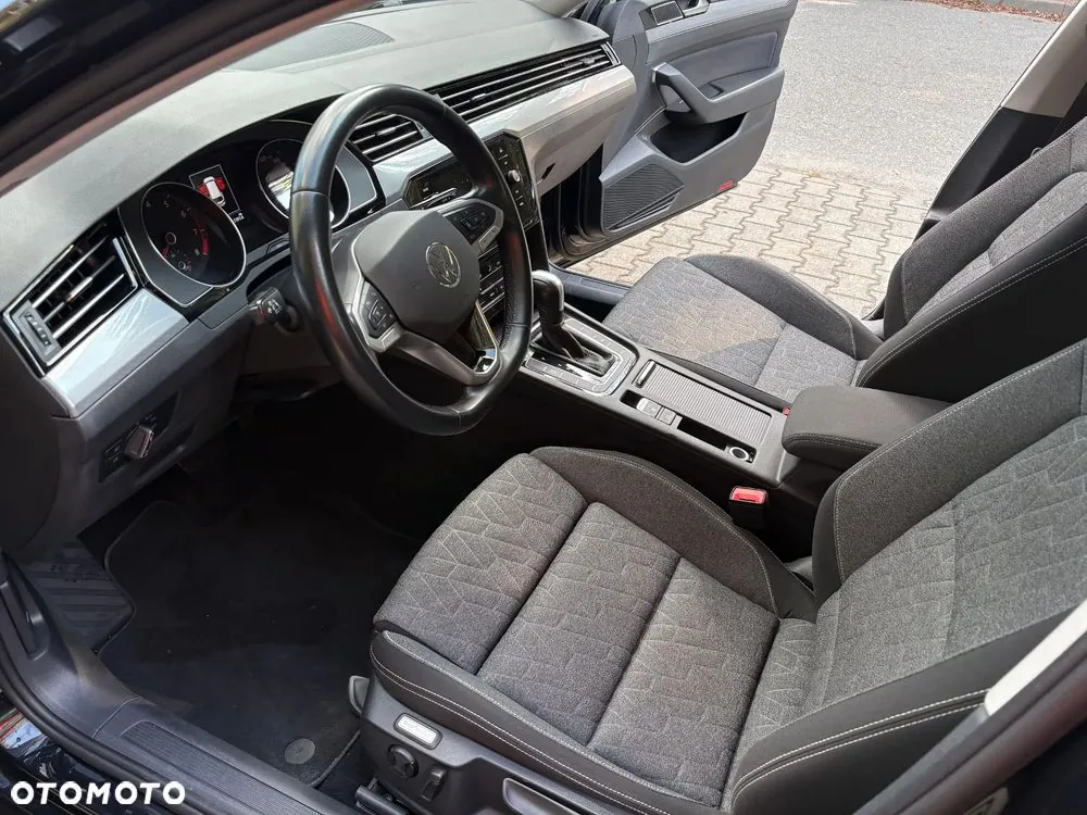 Volkswagen Passat 2023 photo 2