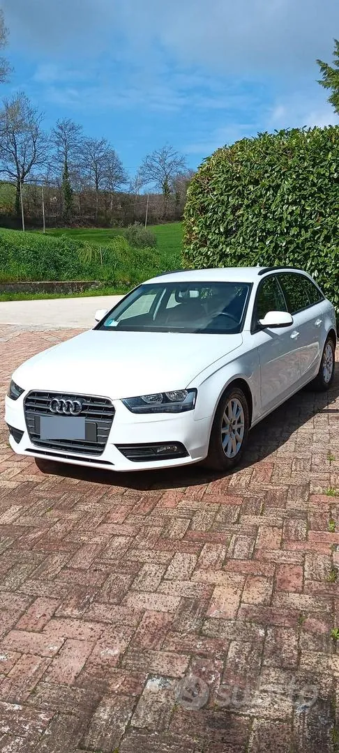 Audi A4 2012 photo 2