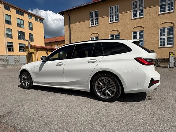 BMW 330E 2021 photo 2
