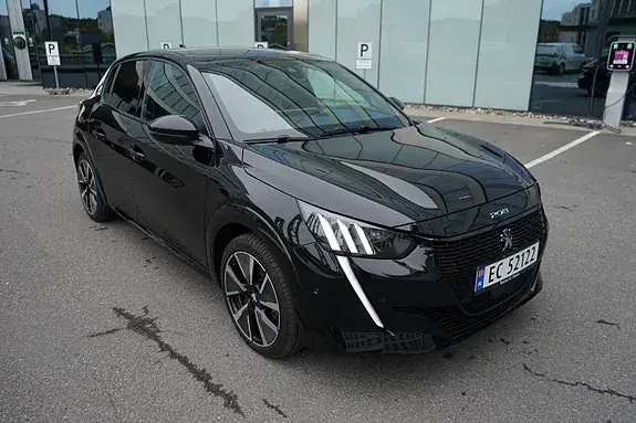 Peugeot 208 2021 photo 2