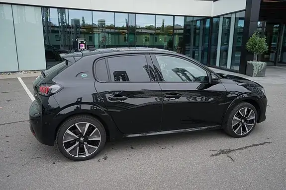 Peugeot 208 2021 photo 3