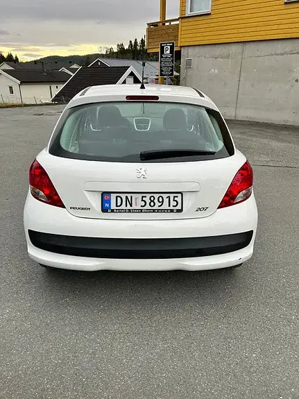 Peugeot 207 2011 photo 4