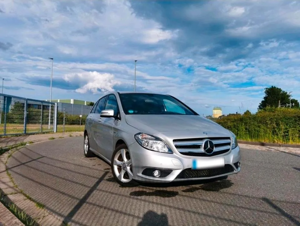 Mercedes-Benz B200