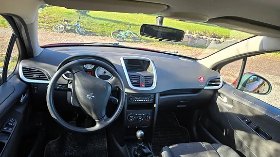 Peugeot 207 2010 photo 5