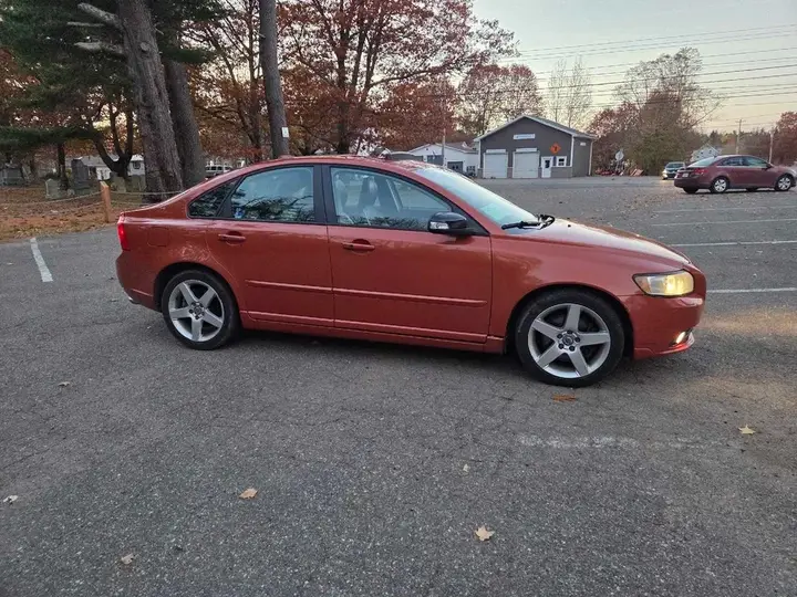 Volvo S40 2011 photo 2