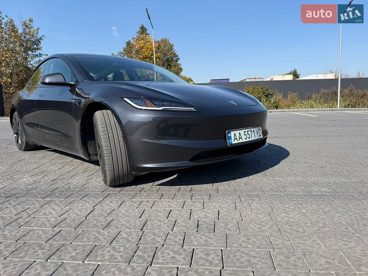 Tesla Model 3 2024 photo 2