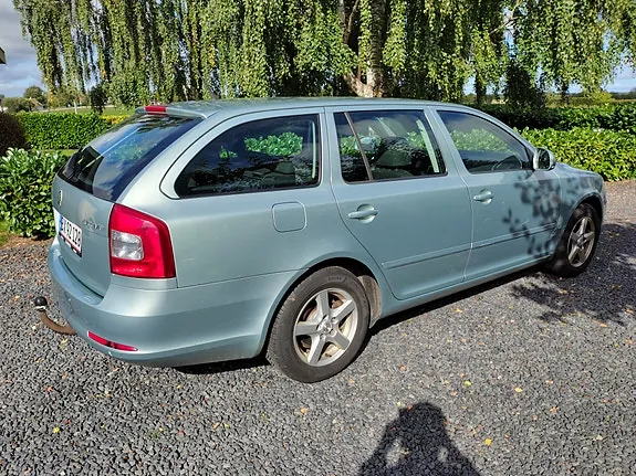 Skoda Octavia 2010 photo 5