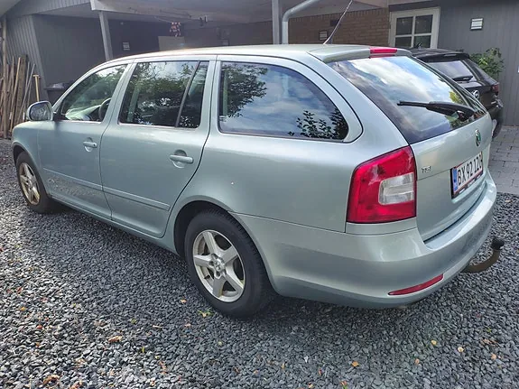 Skoda Octavia 2010 photo 4