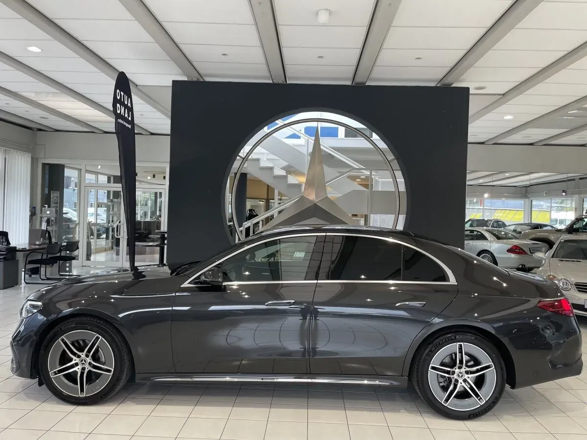 Mercedes-Benz E-Class 2025 photo 3