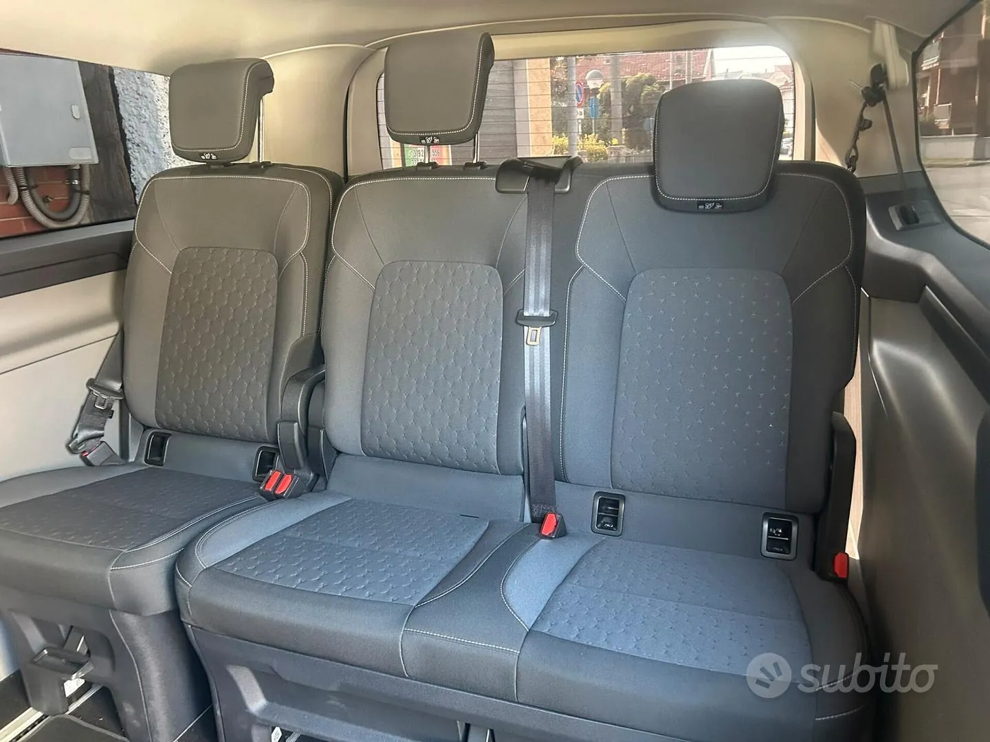 Ford Tourneo Custom 2025 photo 3