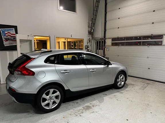 Volvo V40 Cross Country 2016 photo 2