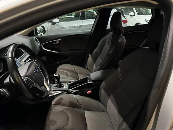 Volvo V40 Cross Country 2016 photo 3
