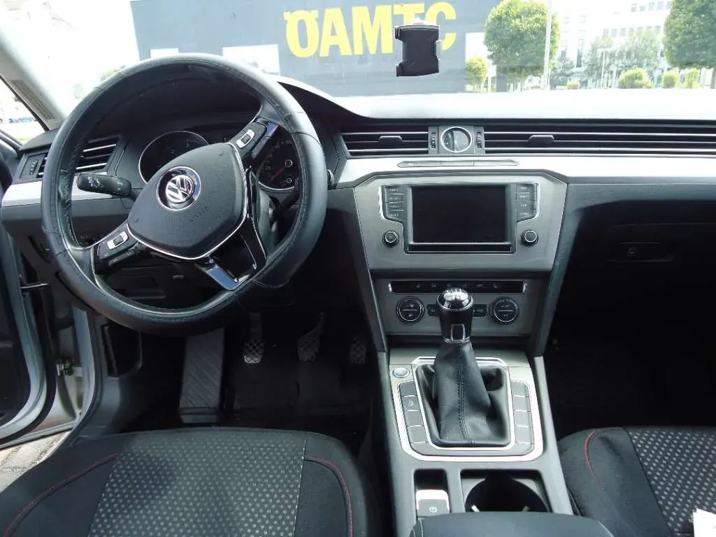 Volkswagen Passat 2015 photo 2