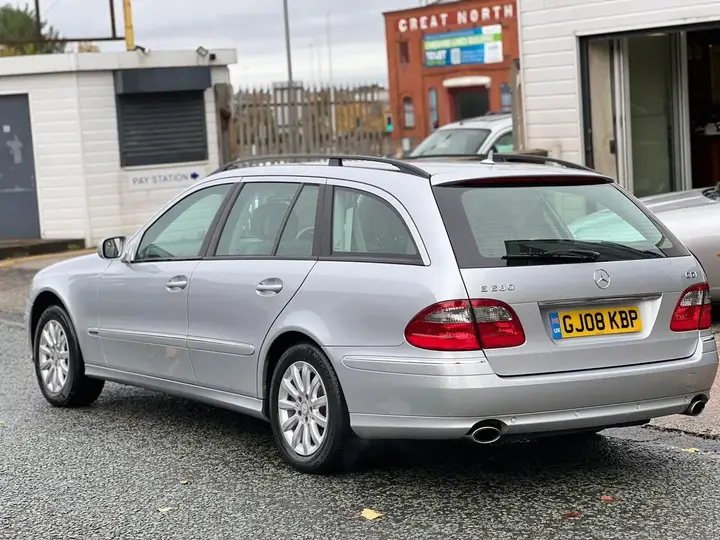 Mercedes-Benz E-Class 2008 photo 4