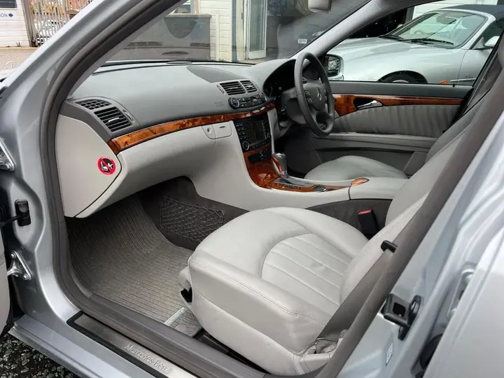 Mercedes-Benz E-Class 2008 photo 3
