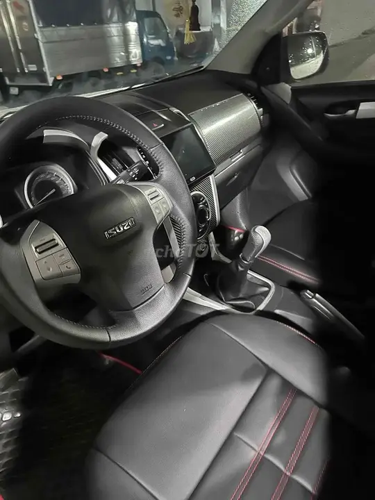 Isuzu Mu-X 2017 photo 2