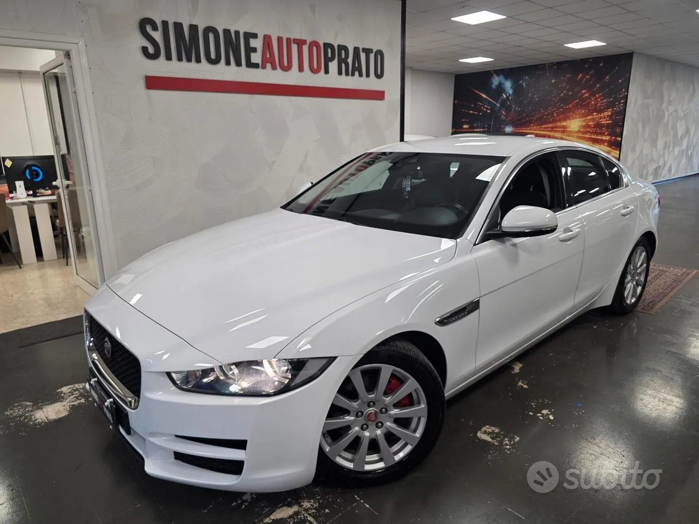 Jaguar Xe 2017 photo 4