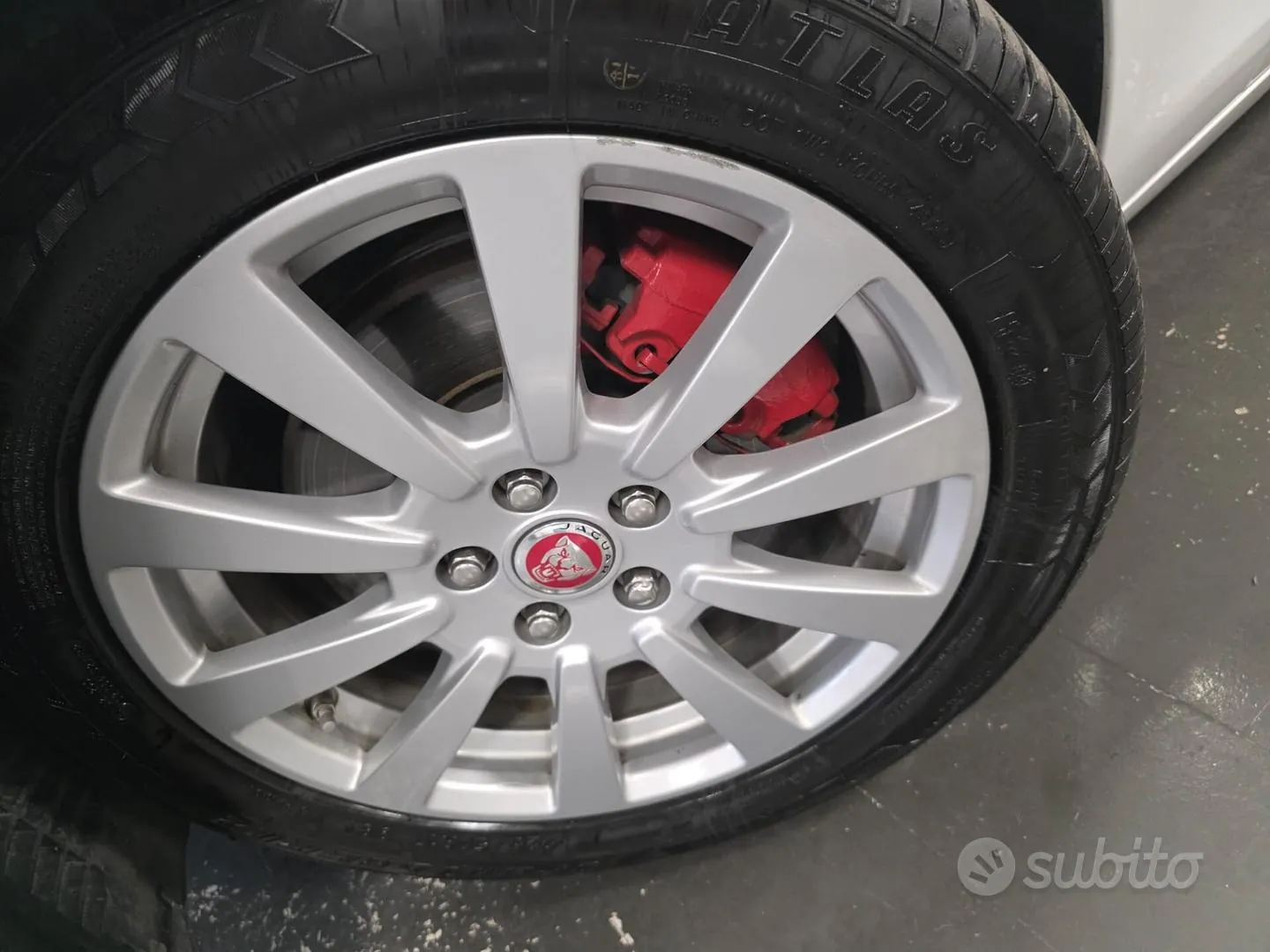 Jaguar Xe 2017 photo 2