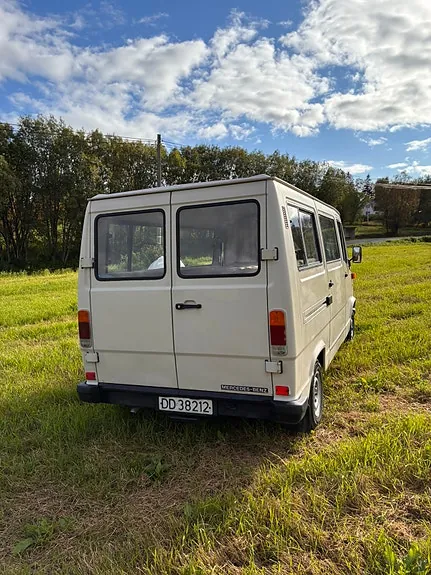 Mercedes-Benz 207 1981 photo 4