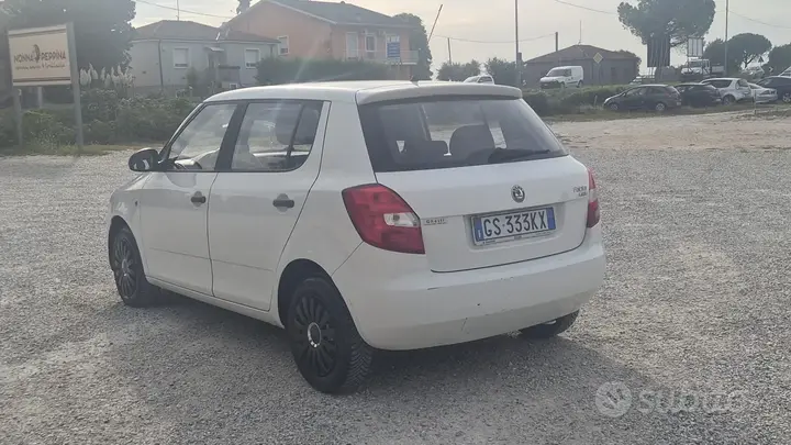Skoda Fabia 2009 photo 4