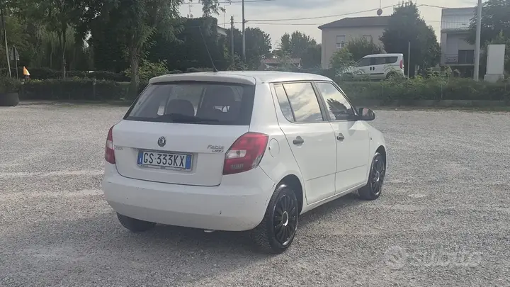 Skoda Fabia 2009 photo 3