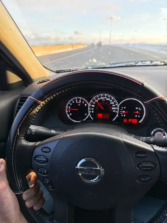 Nissan Altima 2011 photo 2