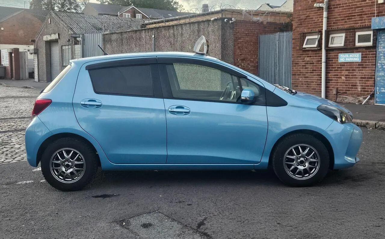 Toyota Yaris 2015 photo 4