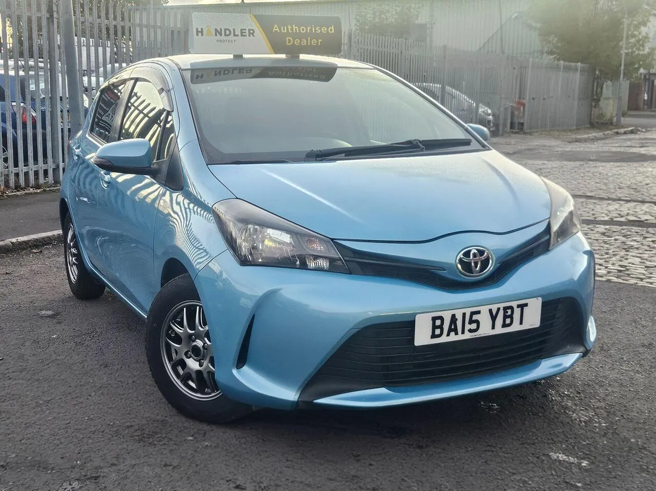 Toyota Yaris 2015 photo 3