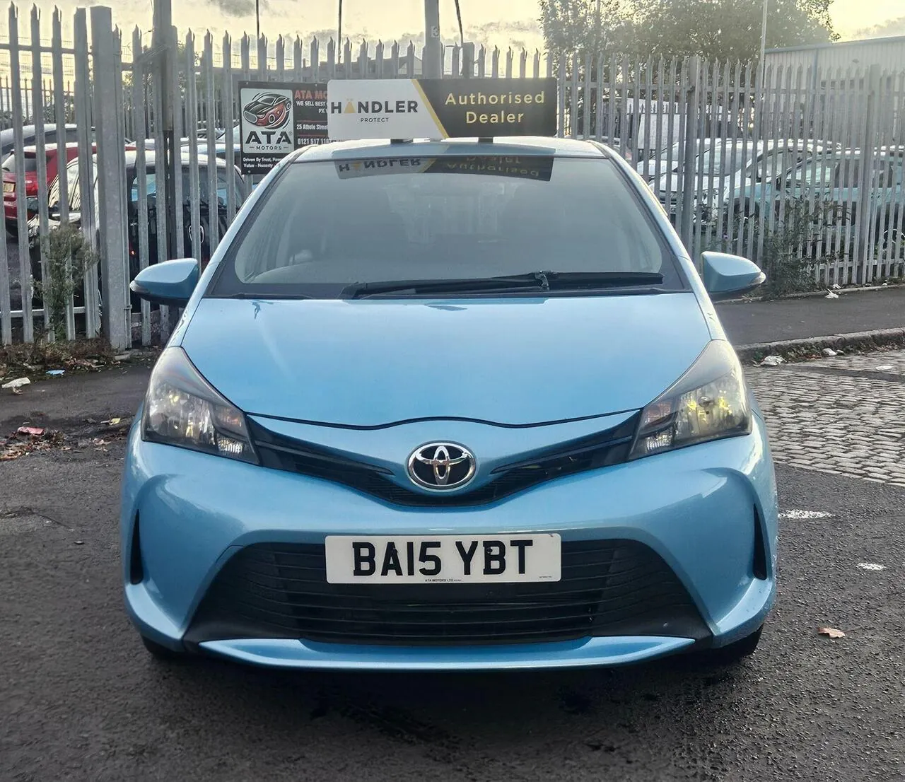 Toyota Yaris 2015 photo 2