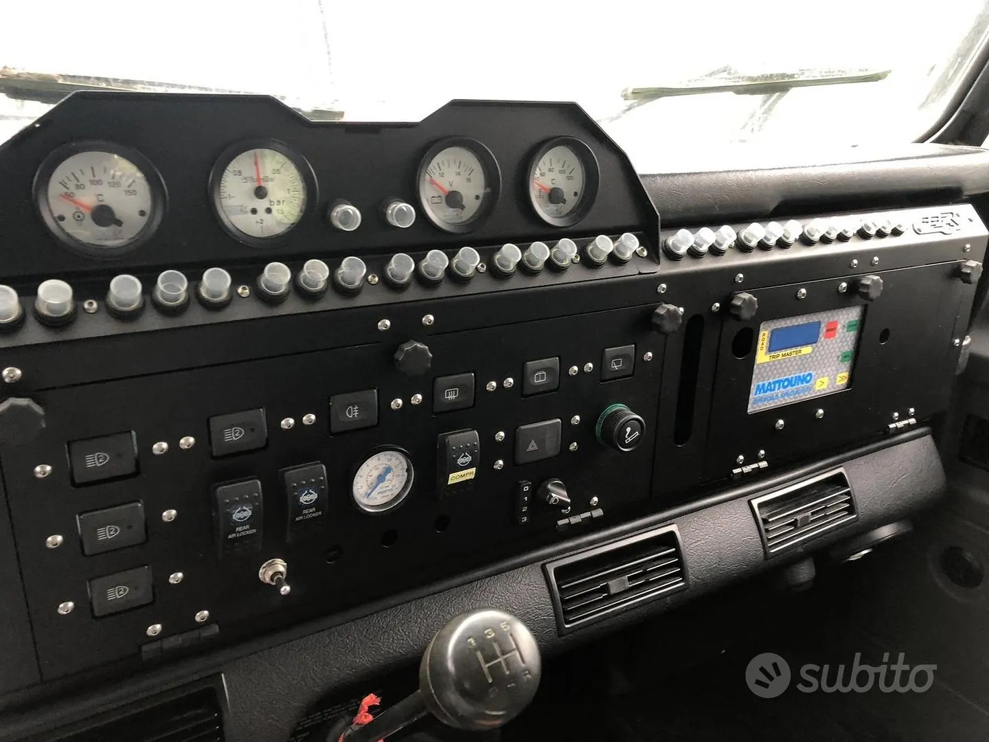 Land Rover Defender 2001 photo 3
