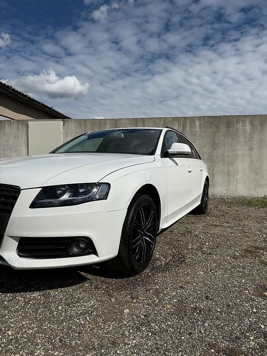 Audi A4 2009 photo 2