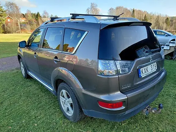 Mitsubishi Outlander 2010 photo 2