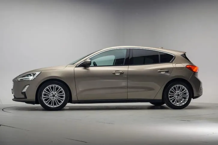 Ford Focus 2018 photo 2