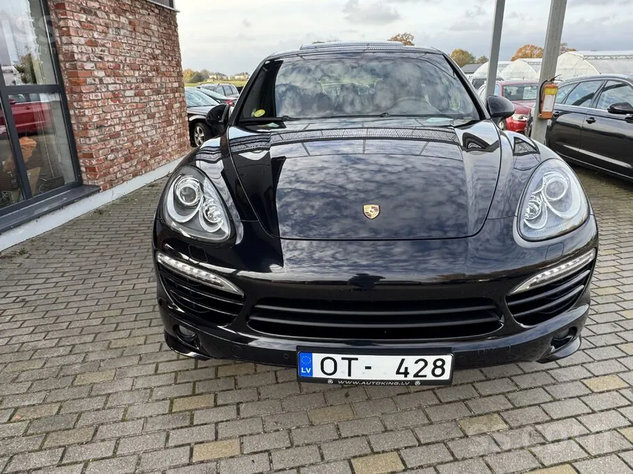 Porsche Cayenne 2012 photo 2