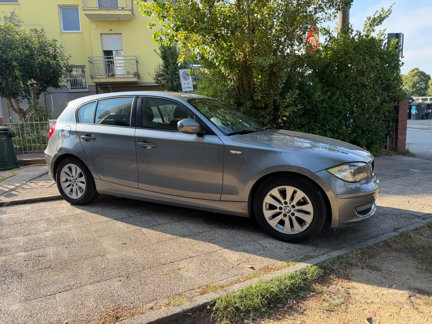 BMW 118 2010 photo 2