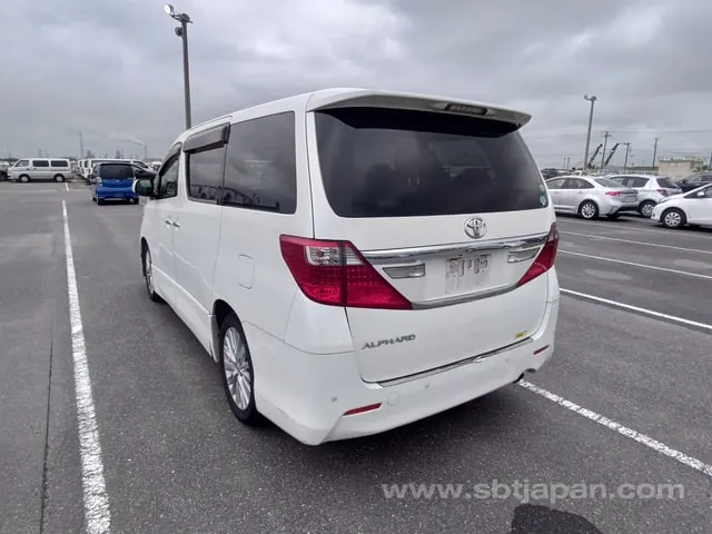 Toyota Alphard 2013 photo 3