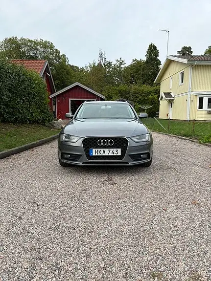 Audi A4 2014 photo 2