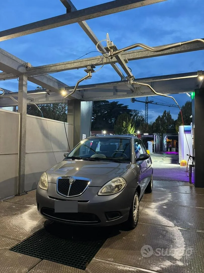 Lancia Ypsilon