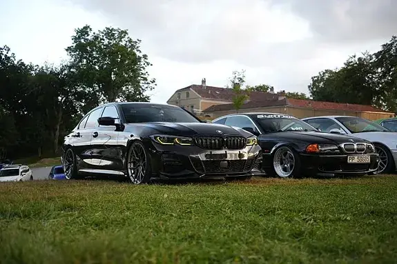 BMW 330E 2019 photo 2