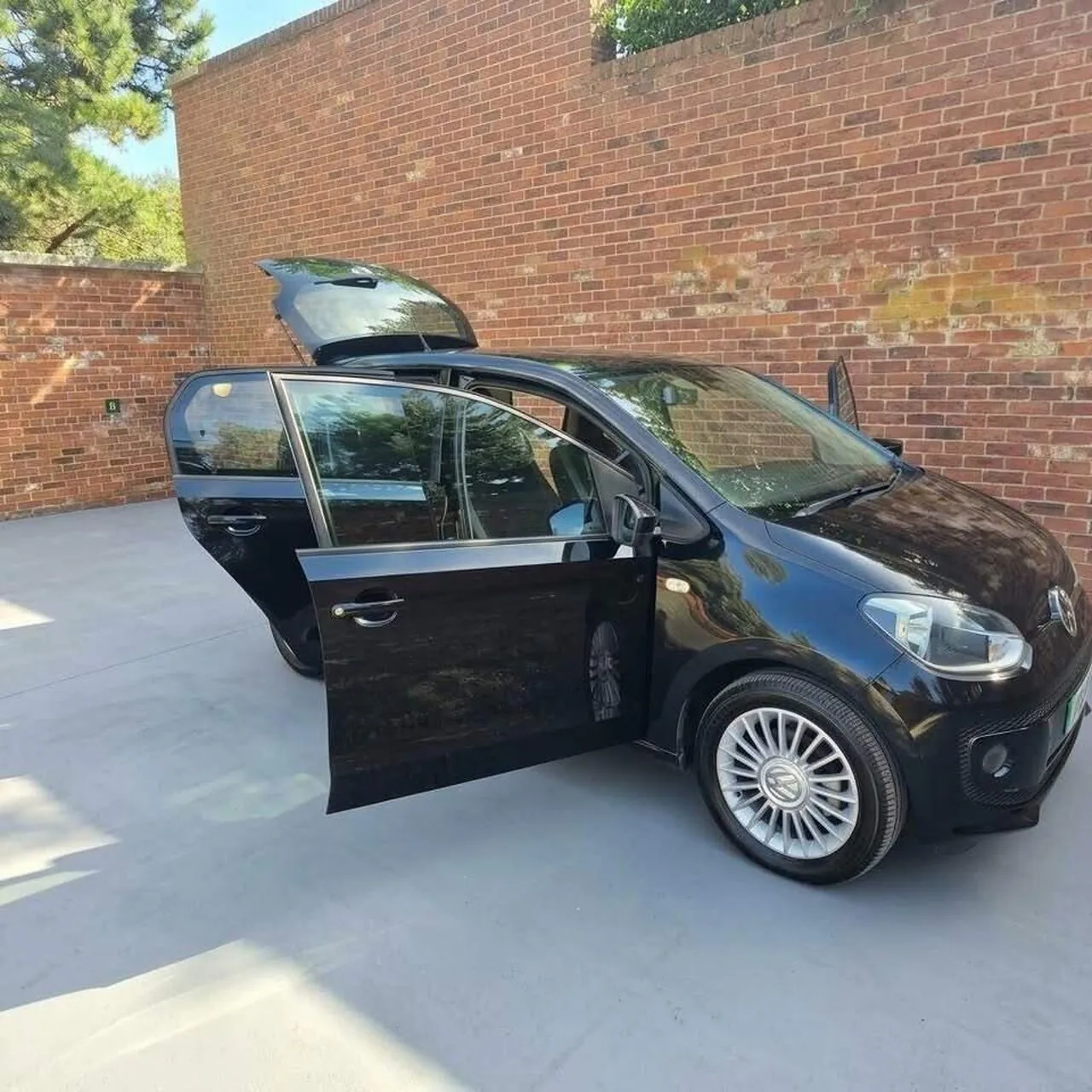 Volkswagen Up 2015 photo 4