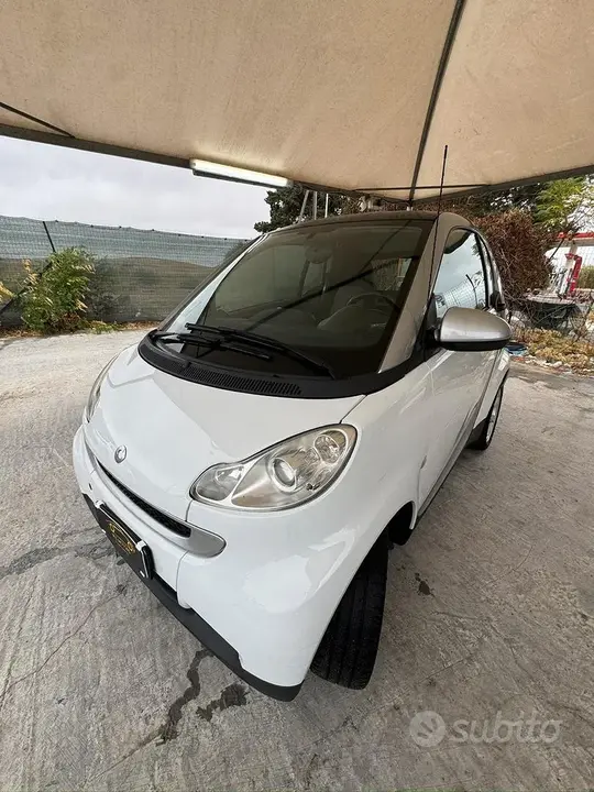 Smart Fortwo 2011 photo 2