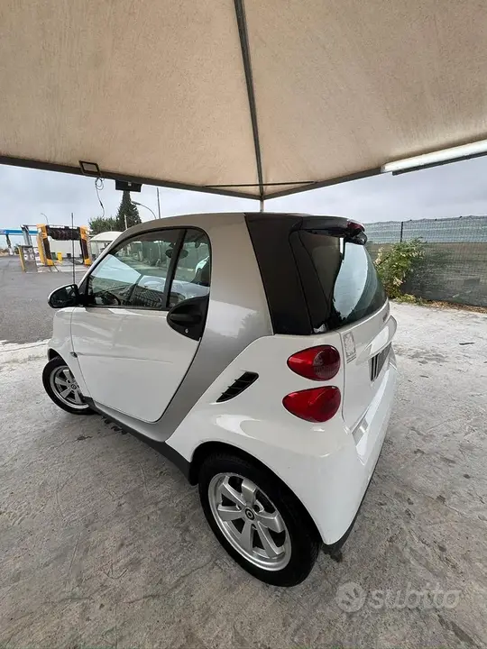 Smart Fortwo 2011 photo 4